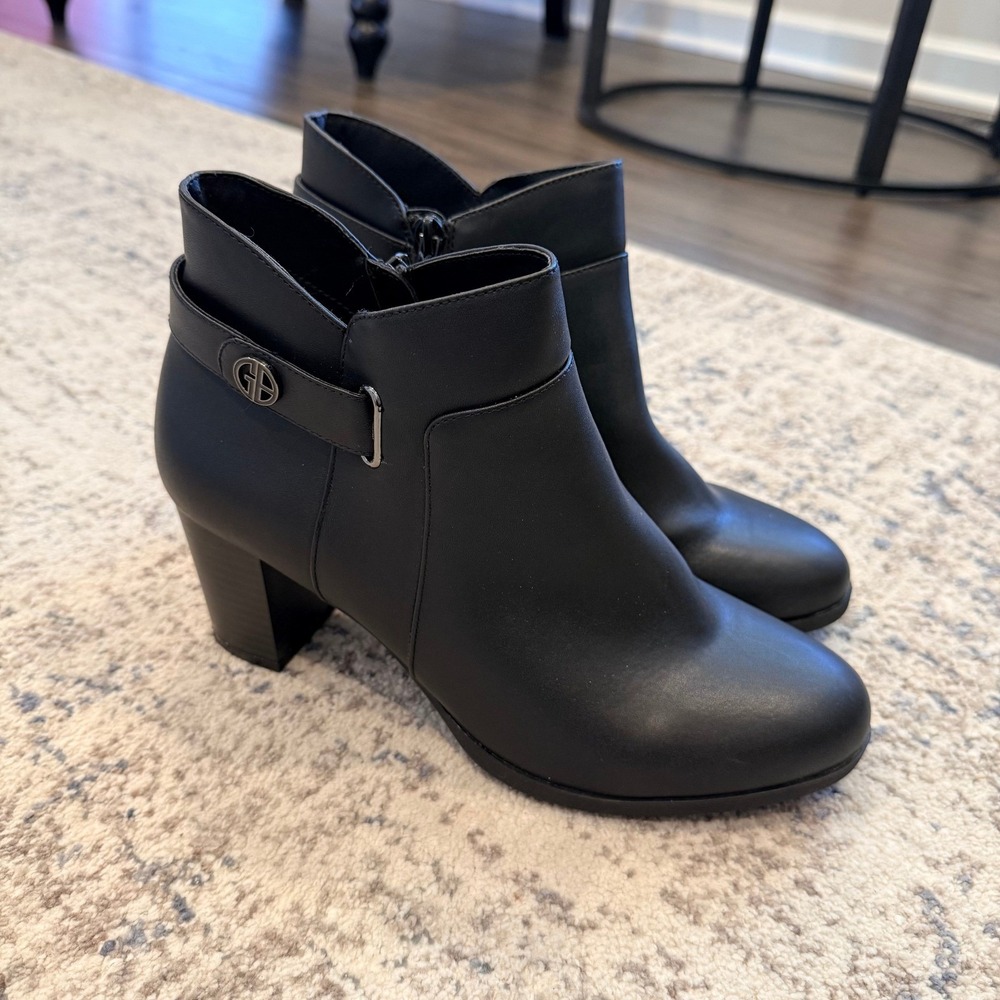 NWOT GIANI BERNINI Womens Black Ankle Boots Block Heel Side Zip Logo 9.5M